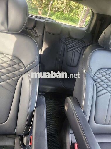 Hyundai Custin Trắng
