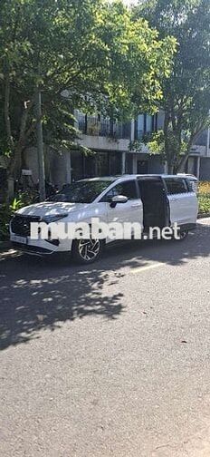Hyundai Custin Trắng