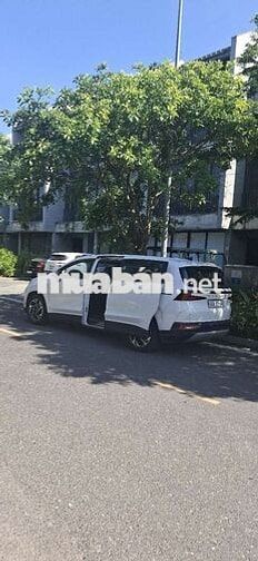 Hyundai Custin Trắng