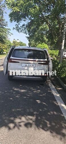 Hyundai Custin Trắng