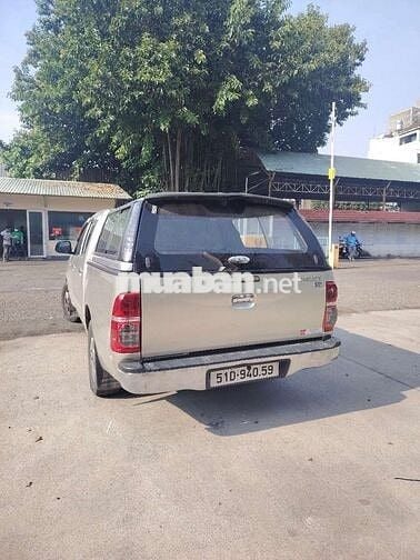 Toyota Hilux E 2012 Bạc 117.000 km