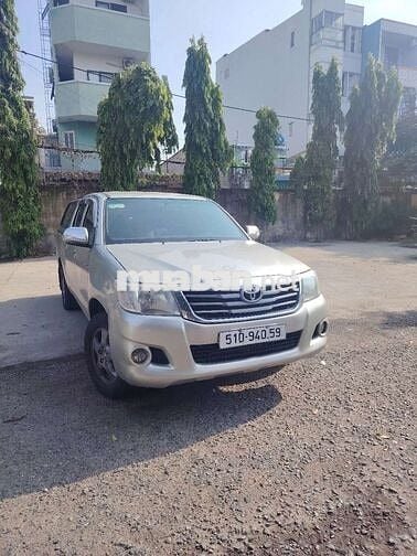 Toyota Hilux E 2012 Bạc 117.000 km