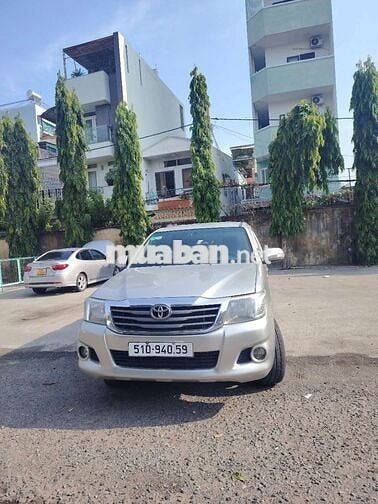 Toyota Hilux E 2012 Bạc 117.000 km