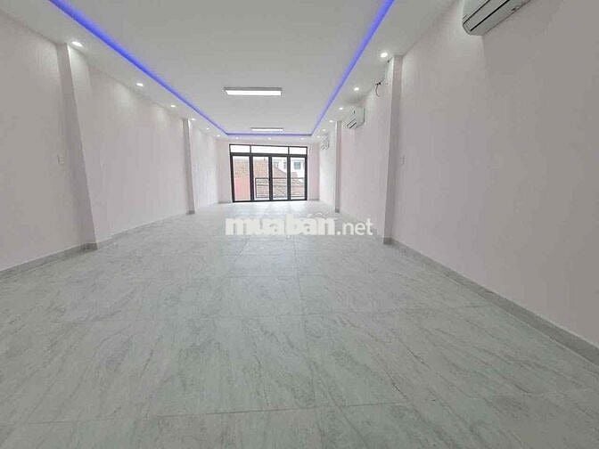nhà mặt tiền kinh doanh 3 tầng trống suốt sân thượng có thang máy