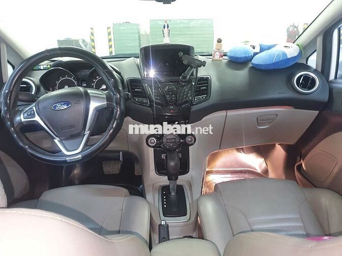 Ford Fiesta Titanium 2016 Trắng 74000 km