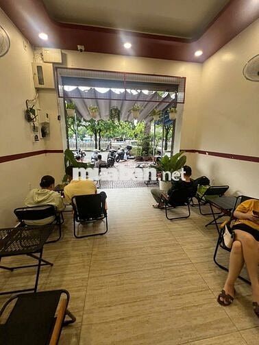 Sang nhượng mặt bằng quán cafe mặt tiền đường Hoàng Sa quận 1