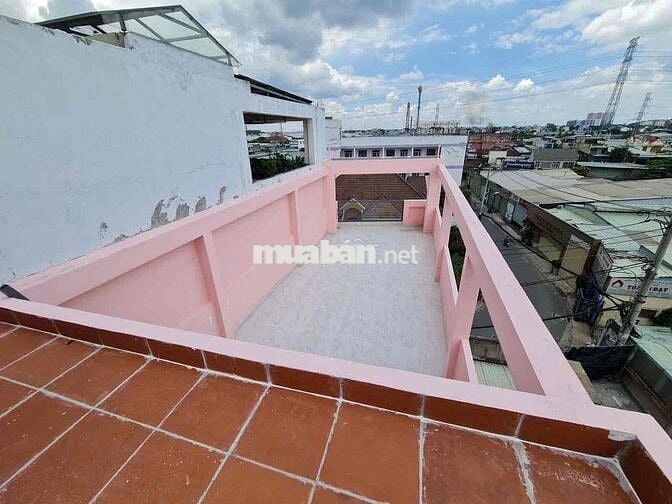 nhà mặt tiền kinh doanh 3 tầng trống suốt sân thượng có thang máy