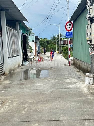 Bán căn nhà đường Thanh Niên liền kề Vinhomes Hóc Môn!!! 86m2 760TR