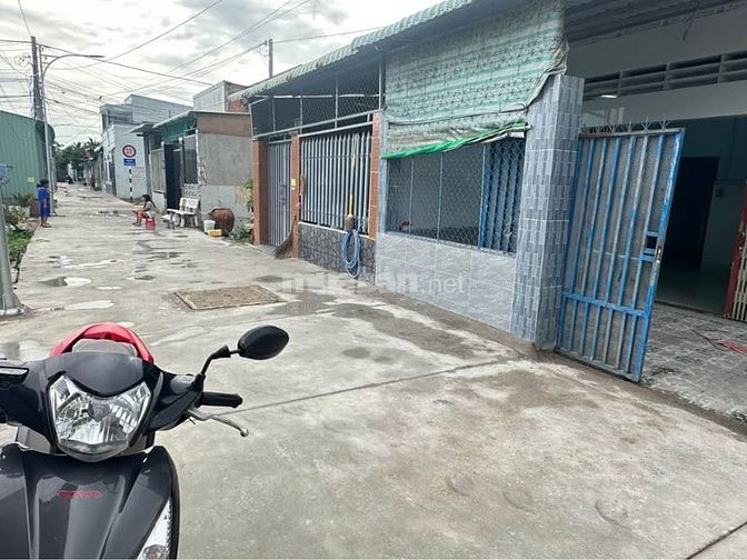 Bán căn nhà đường Thanh Niên liền kề Vinhomes Hóc Môn!!! 86m2 760TR
