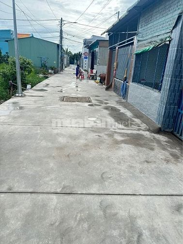 Bán căn nhà đường Thanh Niên liền kề Vinhomes Hóc Môn!!! 86m2 760TR