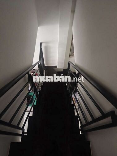 Cho thuê nhà nguyên căn có 2 máy lạnh đường Mai Văn Vĩnh 