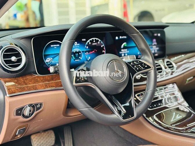 Mercedes-Benz E 200 Exclusive 2021 Đen Tự động