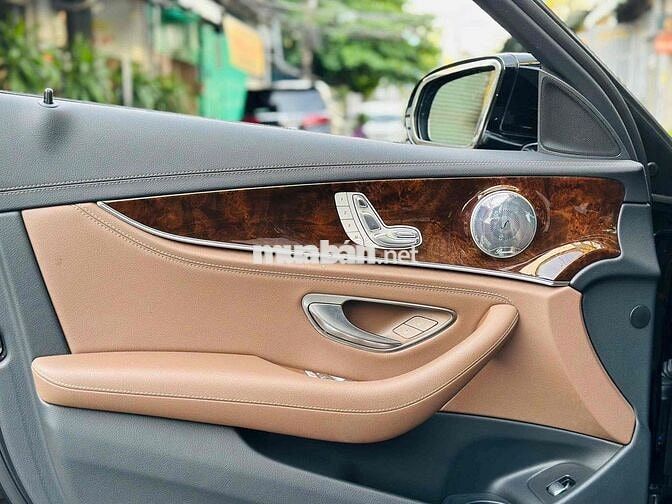 Mercedes-Benz E 200 Exclusive 2021 Đen Tự động