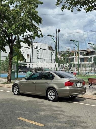BMW 320i model 2010 Vàng cát