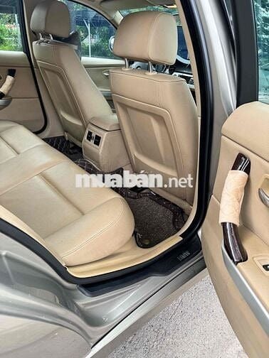 BMW 320i model 2010 Vàng cát