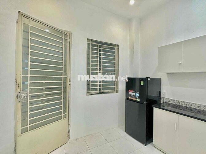 STUDIO TÁCH BẾP FULL NỘI THẤT SÁT BÊN ETOWN CỘNG HOÀ