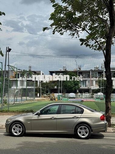 BMW 320i model 2010 Vàng cát