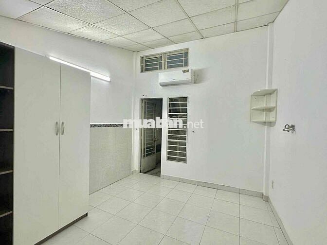 STUDIO TÁCH BẾP FULL NỘI THẤT SÁT BÊN ETOWN CỘNG HOÀ