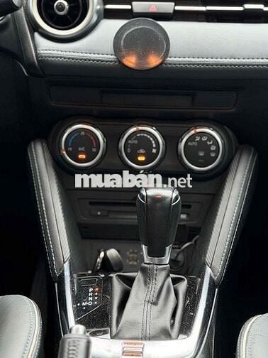 Mazda Mazda 2 Luxubu 2020 Trắng Tự động 61.000 Km