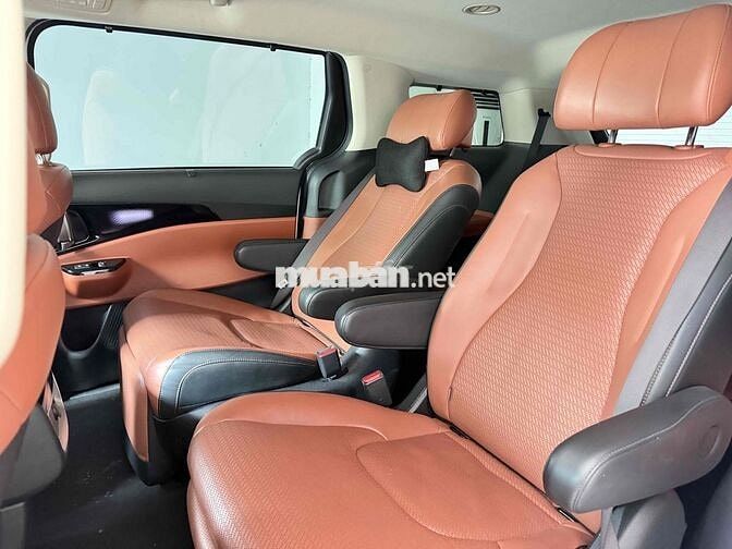 Kia Carnival Premium 7S màu trắng 2023