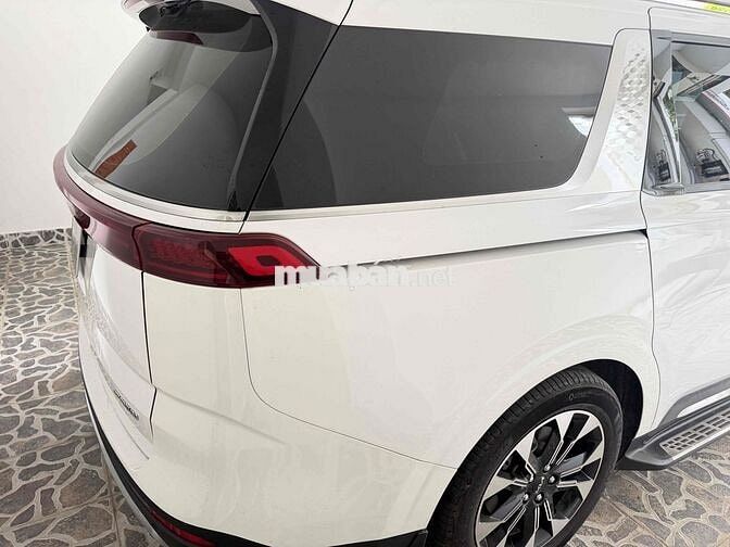 Kia Carnival Premium 7S màu trắng 2023