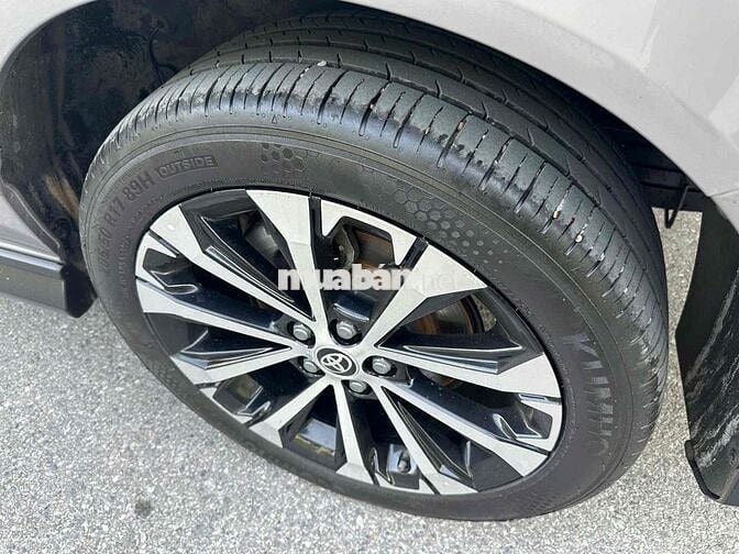 Toyota Veloz Cross 7 chỗ Xám 74236 km