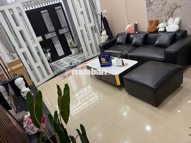 BÁN GẤP NHÀ SÁT MT QL13, 3 TẦNG HẺM XE TẢI.