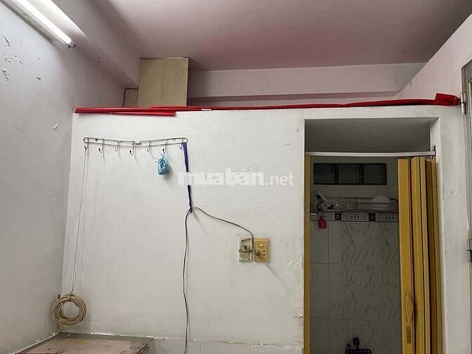 PHÒNG LẦU ĐÚC NGAY TRUNG TÂM QUẬN 3 CÁCH MẠNG THÁNG