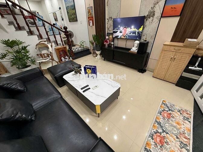 BÁN GẤP NHÀ SÁT MT QL13, 3 TẦNG HẺM XE TẢI.