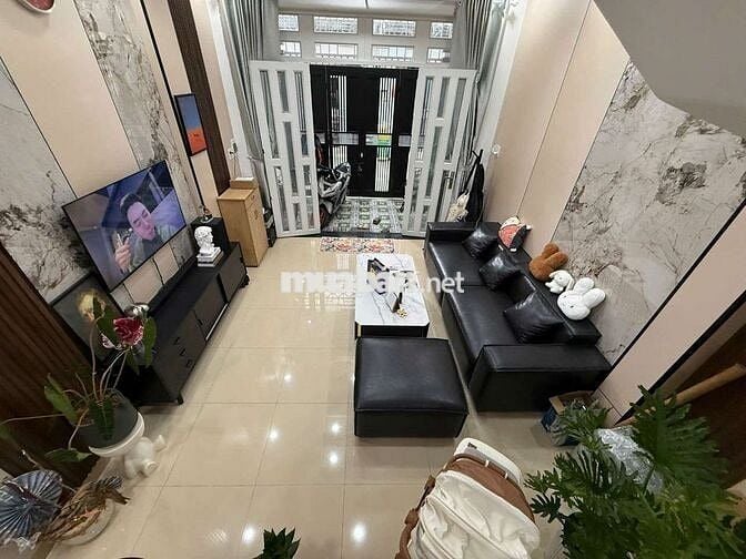 BÁN GẤP NHÀ SÁT MT QL13, 3 TẦNG HẺM XE TẢI.