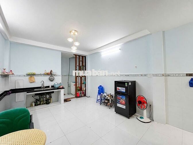 Thích Phòng Lớn Rộng Thoáng Mát Thì ib em Nhé - KDC Phú Mỹ - Quận 7