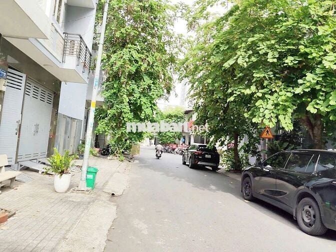 Thích Phòng Lớn Rộng Thoáng Mát Thì ib em Nhé - Phạm Hữu Lầu - Q7