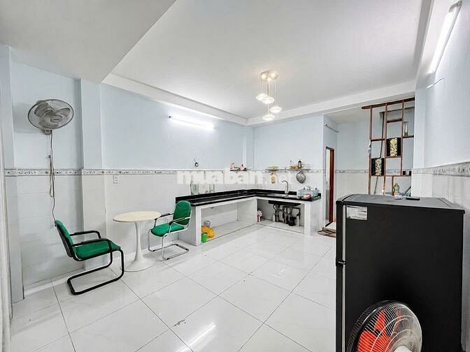 Thích Phòng Lớn Rộng Thoáng Mát Thì ib em Nhé - KDC Phú Mỹ - Quận 7