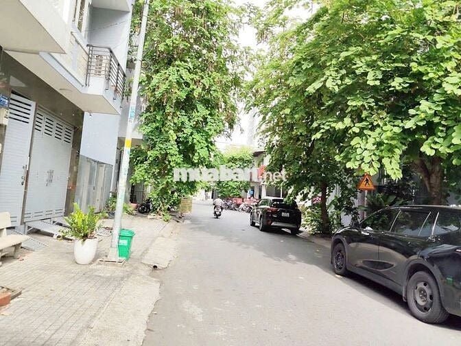 Thích Phòng Lớn Rộng Thoáng Mát Thì ib em Nhé - KDC Phú Mỹ - Quận 7