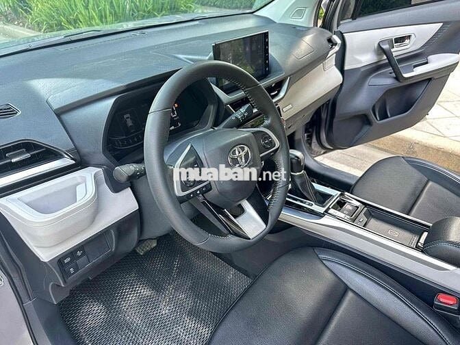 Toyota Veloz Cross 7 chỗ Xám 74236 km