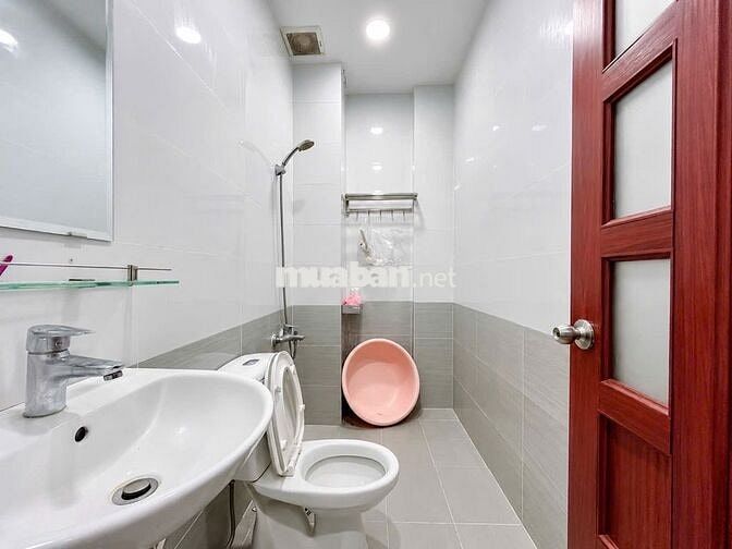 Thích Phòng Lớn Rộng Thoáng Mát Thì ib em Nhé - Phạm Hữu Lầu - Q7