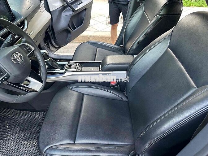 Toyota Veloz Cross 7 chỗ Xám 74236 km