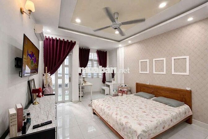 BÁN GẤP NHÀ SÁT MT QL13, 3 TẦNG HẺM XE TẢI.