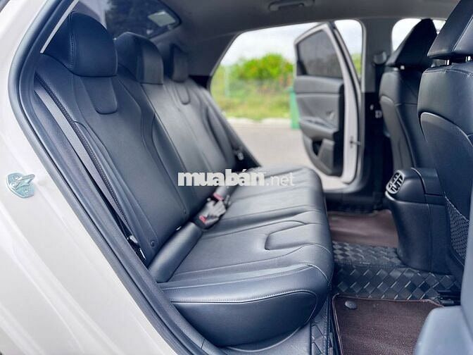 Hyundai Elantra 2023 1.6 AT đặc biệt Trắng