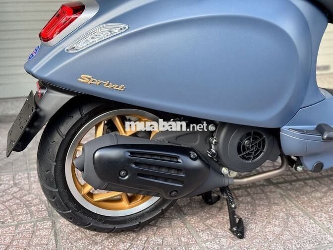 Vespa Sprint Officina 8 Limited Xám 10km MH426.20
