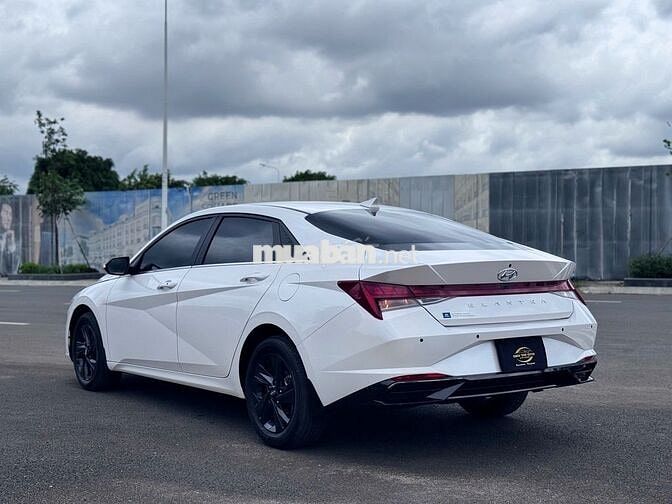 Hyundai Elantra 2023 1.6 AT đặc biệt Trắng