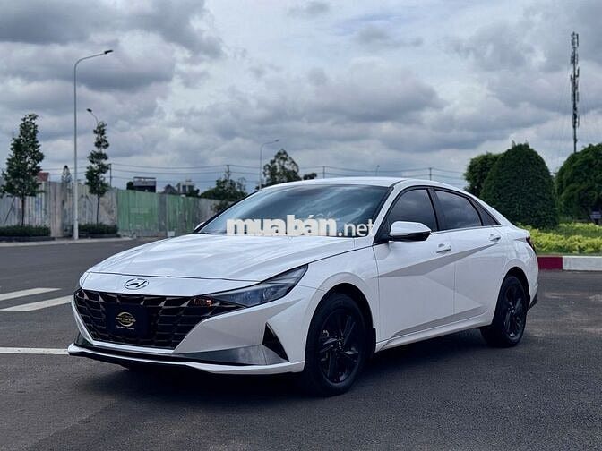Hyundai Elantra 2023 1.6 AT đặc biệt Trắng