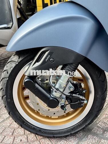 Vespa Sprint Officina 8 Limited Xám 10km MH426.20