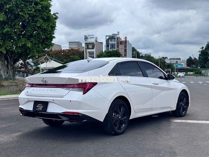 Hyundai Elantra 2023 1.6 AT đặc biệt Trắng