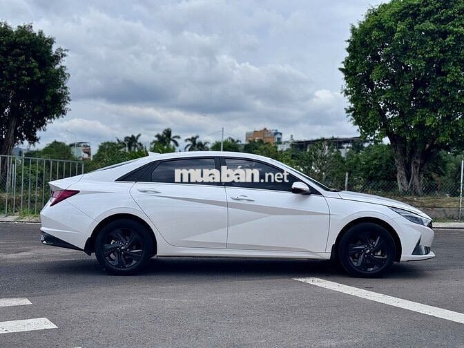 Hyundai Elantra 2023 1.6 AT đặc biệt Trắng