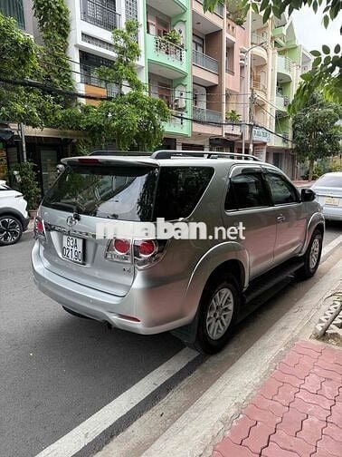 Toyota Fortuner 2014 Bạc 8 chỗ Dầu