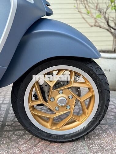 Vespa Sprint Officina 8 Limited Xám 10km MH426.20