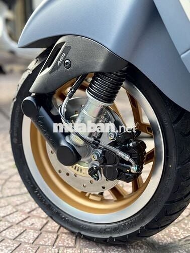 Vespa Sprint Officina 8 Limited Xám 10km MH426.20