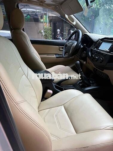 Toyota Fortuner 2014 Bạc 8 chỗ Dầu