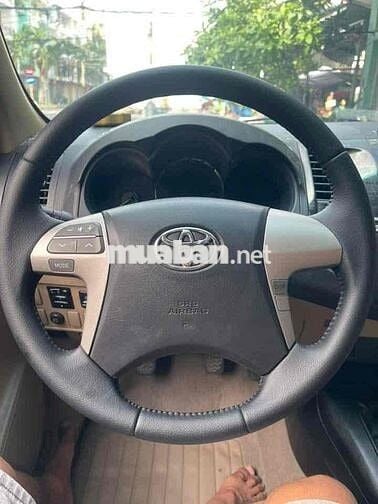 Toyota Fortuner 2014 Bạc 8 chỗ Dầu